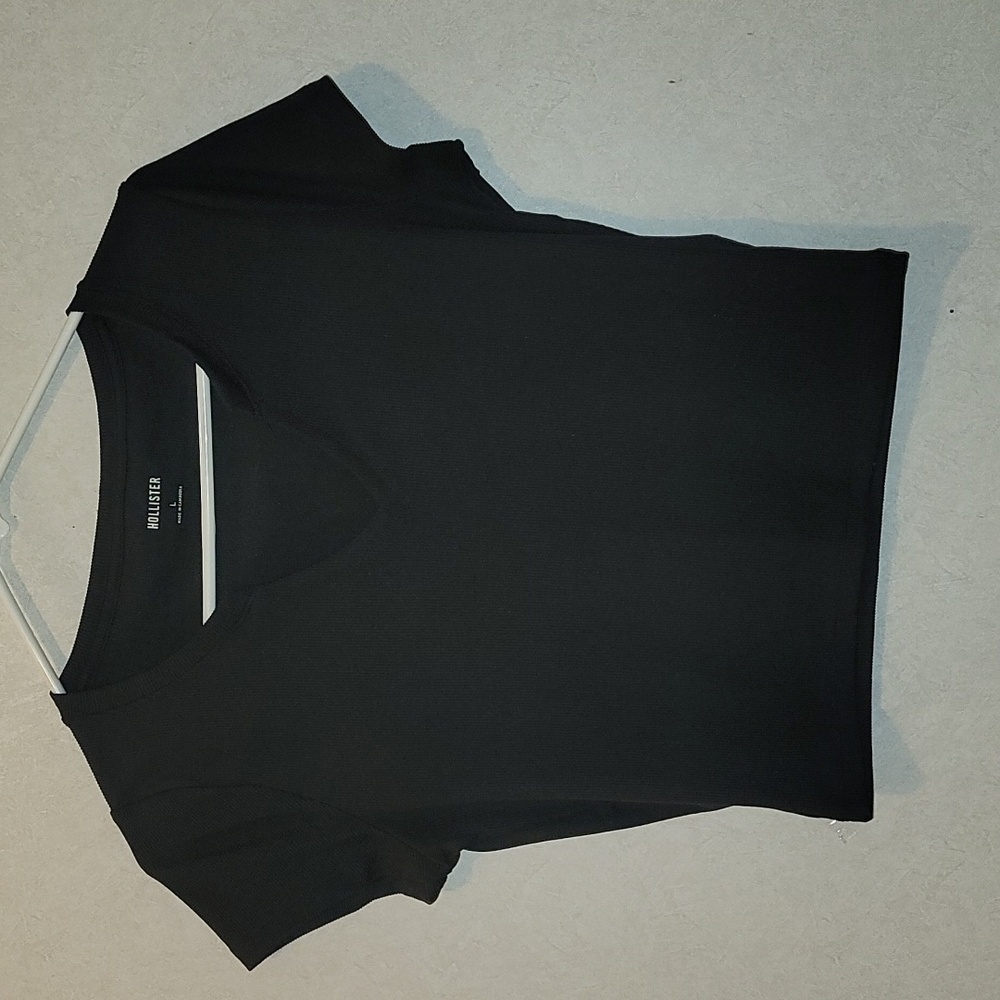 Hollister Women's Black Crop Top